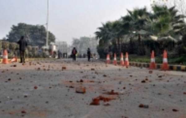 राजस्थान हिंसा : पुलिस फायरिंग में 2 की मौत के बाद आरएएफ तैनात राजस्थान हिंसा : पुलिस फायरिंग में 2 की मौत के बाद आरएएफ तैनात